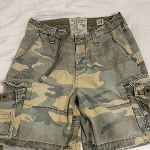 Abercrombie & Fitch Men's Green Camo Cargo Shorts